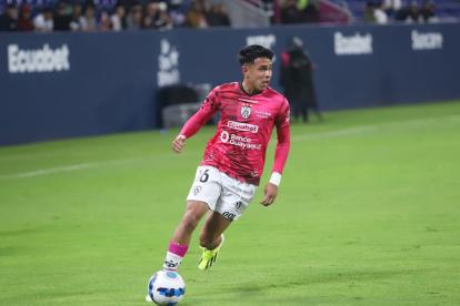 Kendry Páez hizo un golazo ante Cumbayá.