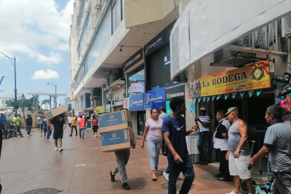 Bahía. Las ventas de reaniman tras el anuncio oficial de que sube el IVA.