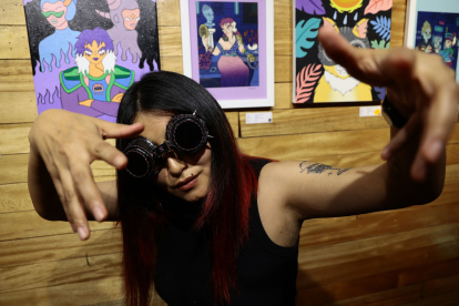 En sus distintas obras, la artista quiteña Lorena Paillacho realiza una exploración constante sobre temáticas introspectivas ligadas al mundo de la magia, lo paranormal, el cyberpunk  y la ciencia ficción.