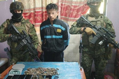 Parte del material decomisado durante el allanamiento.