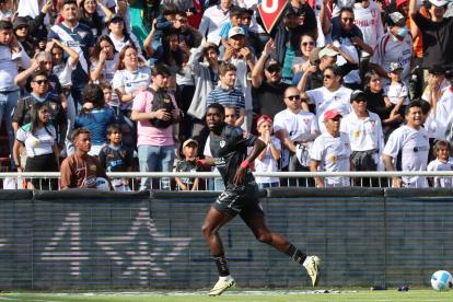 Michael Carcelén hizo un gol ante Liga de Quito.