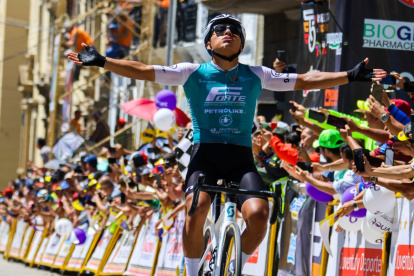 onathan con la licra de su nuevo equipo este 2024, el continental Petrolike Forte, de México.