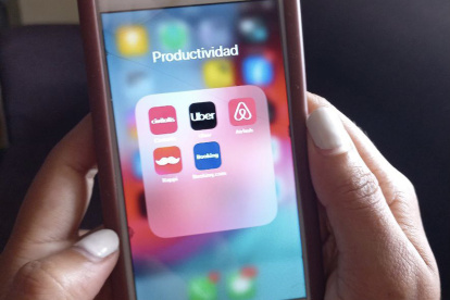 Aplicaciones. Existen diversas aplicaciones móviles como Rappi y Airbnb que cada vez son más usadas.