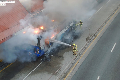 El incendio se registró en la avenida 25 de Julio, la tarde de este lunes 18 de marzo.