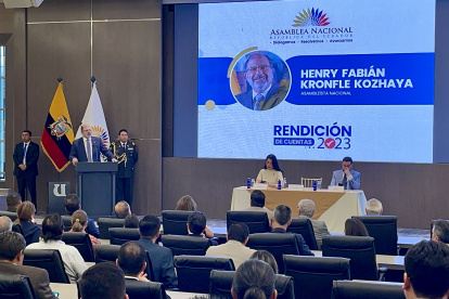 Kronfle realizó su rendición de cuentas en la Universidad de Especialidades Espíritu Santo (UEES).