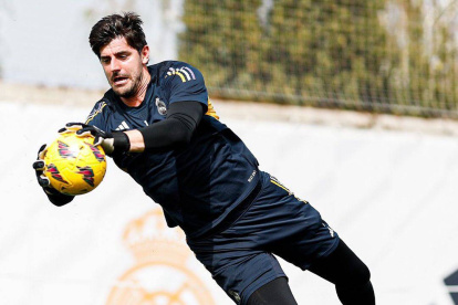 El arquero Thibaut Courtois se lesionó durante la práctica del Real Madrid.