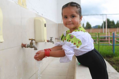 Escena. Niños que viven en comunidades tendrán mayor acceso al agua