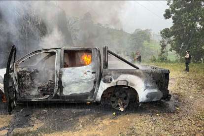 Situación. Vehículos fueron incinerados en Palo Quemado.