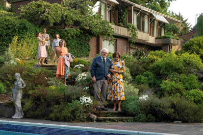 Sobresale la actuación de quienes interpretan a Nicky y Grete Winton, tanto en la juventud como en la edad adulta.