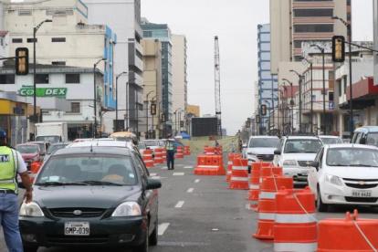 Foto referencial de la avenida Quito en cierre por construcción de aerovía