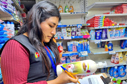 Productos de aseo y de consumo fueron retirados del local en Tumbaco