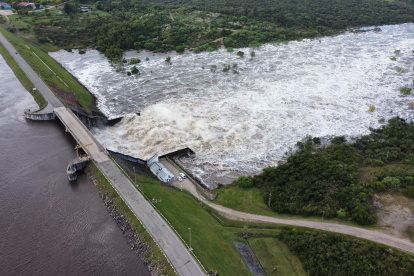 En la imagen se observa la inundación este jueves 21 de marzo de 2024, en el departamento de Florida (Uruguay).