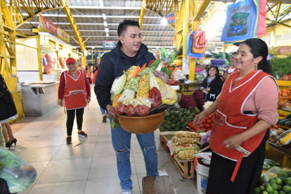 Los mercados municipales se han organizado para que los clientes se beneficien de combos completos para la Fanesca