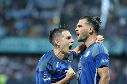 Emelec celebra su victoria ante Delfín