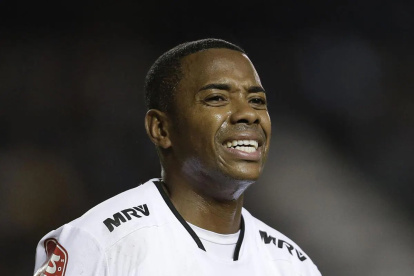 El exjugador de la selección de Brasil Robinho fue arrestado y cumplirá su condena por delito de violación