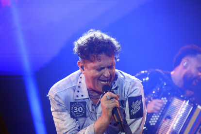 El colombiano no solo cantó. Trajo  un mensaje de esperanza y fuerza a este país que, como el suyo, está siendo golpeado por la violencia del terrorismo y el narcotráfico.