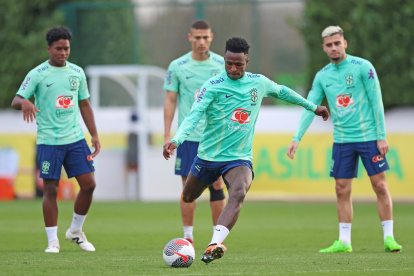 La selección de Brasil se prepara para el partido ante Inglaterra en Wembley