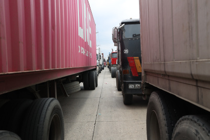 Afectación.- Hay congestionamiento fuera de los puertos que están en la Isla Trinitaria.