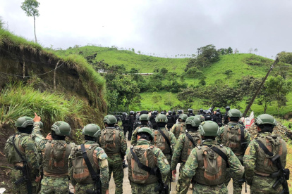 Las Fuerzas Armadas han desplegado operativos en zonas donde se practica minería ilegal.