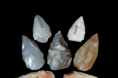 Vista de unas puntas de proyectil del yacimiento arqueológico Shinfa-Metema 1 (Etiopía), que datan de la época de la supererupción del Toba, hace 74.000 años.