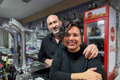 Arriesgarse. Jéssica Maridueña con su esposo Miguel Sánchez. Juntos invirtieron en un bar.