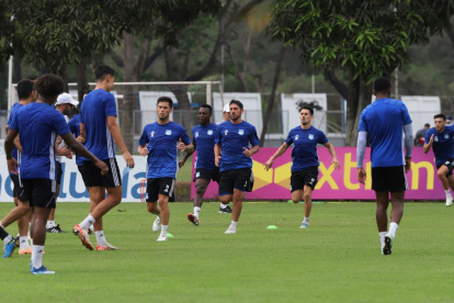 Los jugadores del Bombillo entrenaron enfocados en un triunfo que les permita seguir en los primeros lugares.