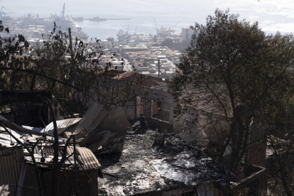 El fuego arrasó cientos de casa en la región de Valparaíso.