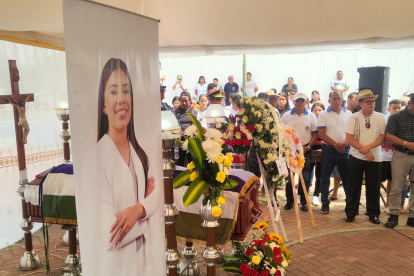 La alcaldesa de San Vicente fue asesinada en un vehículo