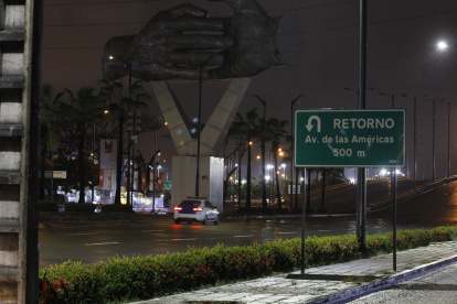 Recorrido por Guayaquil durante el toque de queda.
