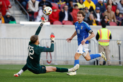 El entrenador español valoró el debut en la Tricolor del arquero Javier Burrai.