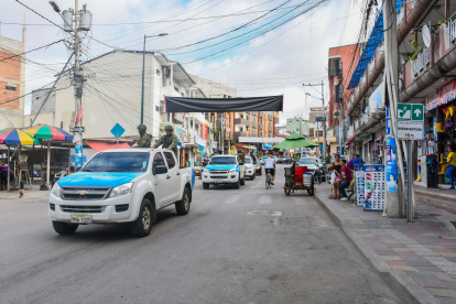 La Libertad. Ayer, los uniformados patrullaron las calles de los cantones.