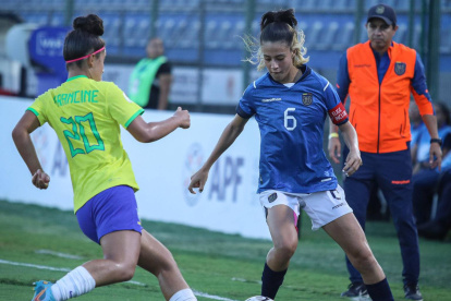 Brasil dominó sin problemas el partido ante un defensivo Ecuador.