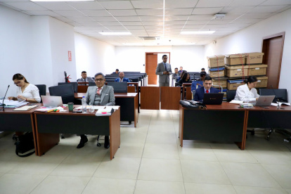 Diligencia. Las mujeres procesadas por el caso encuentro buscaban recuperar su libertad.