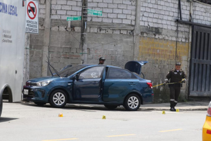 En la ventana del conductor quedaron varios orificios a causa de los disparos