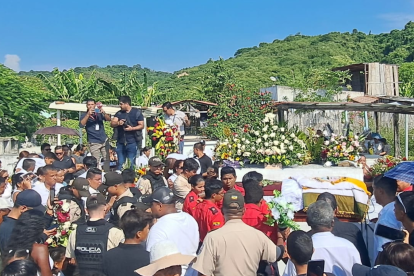 Escenas de dolor se vivieron en el último adiós de la alcaldesa de San Vicente.