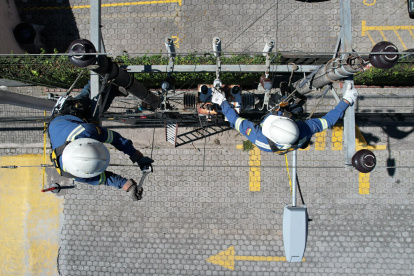 La Empresa Eléctrica Quito dijo que sus trabajadores verificarán las fallas que se presentan en distintos sectores de la capital.