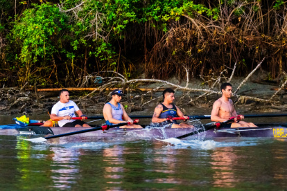 Los remeros de la yola Astillero - Cleveland durante uno de sus últimos entrenamientos previos a la travesía 2024
