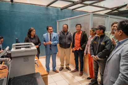Servicio. El Municipio de Latacunga habilitó las ventanillas en dos parroquias rurales.