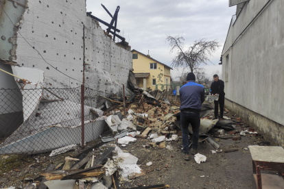 Daños en Leópolis tras un ataque con drones.