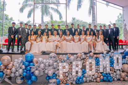 La foto oficial de los nuevos graduados.