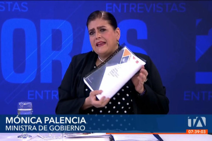 Entrevista. En Teleamazonas, la ministra del Interior exhibió "la muestra de lo que hemos trabajado del Plan Fénix".