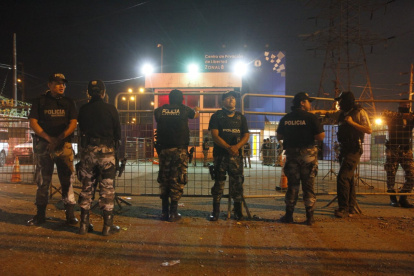 Militares y policías han llegado hasta el reclusorio.