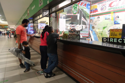 Las terminales de Guayaquil prevén recibir a miles de viajeros durante los días de asueto.