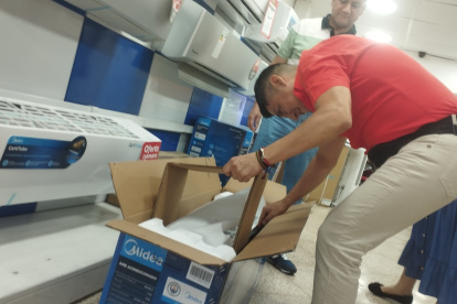 Compra. La altas temperaturas en Guayaquil ha incrementado el deseo de compra de aires acondicionados.