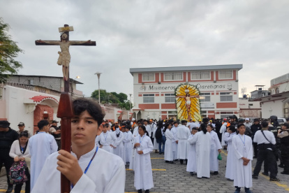 Cerca de las 07:00 la procesión inició.