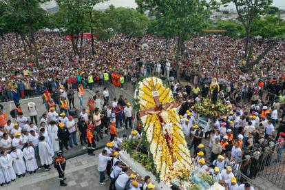 La procesión del Cristo del Consuelo arrancó a las 07:00.
