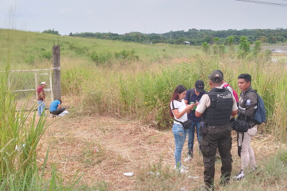 La víctima fue encontrada al pie de una hacienda. La Policía investiga.