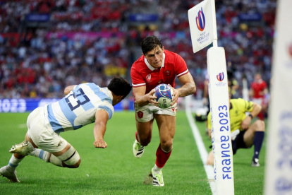 Louis Rees-Zammit fue estrella del rugby galés hasta que pasó a un programa de la NFL.