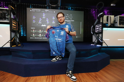 Sebastián Esparza es el gamer que colabora con el con el cuerpo técnico de Emelec