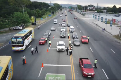 Tránsito. Ayer, se registró mayor flujo vehicular cerca del peaje.